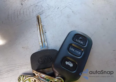 2005 Toyota Camry Le z USA, uszkodzony, nr VIN 4T1BE32K95U033195